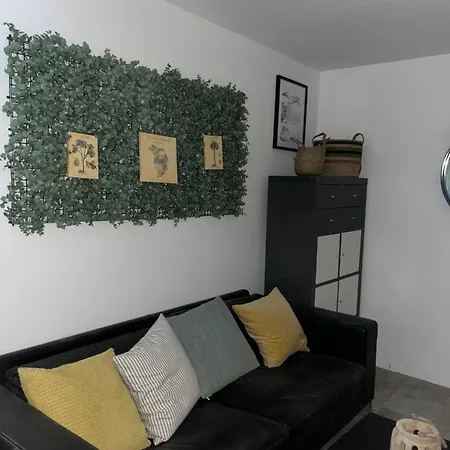 Jungle Apartment *